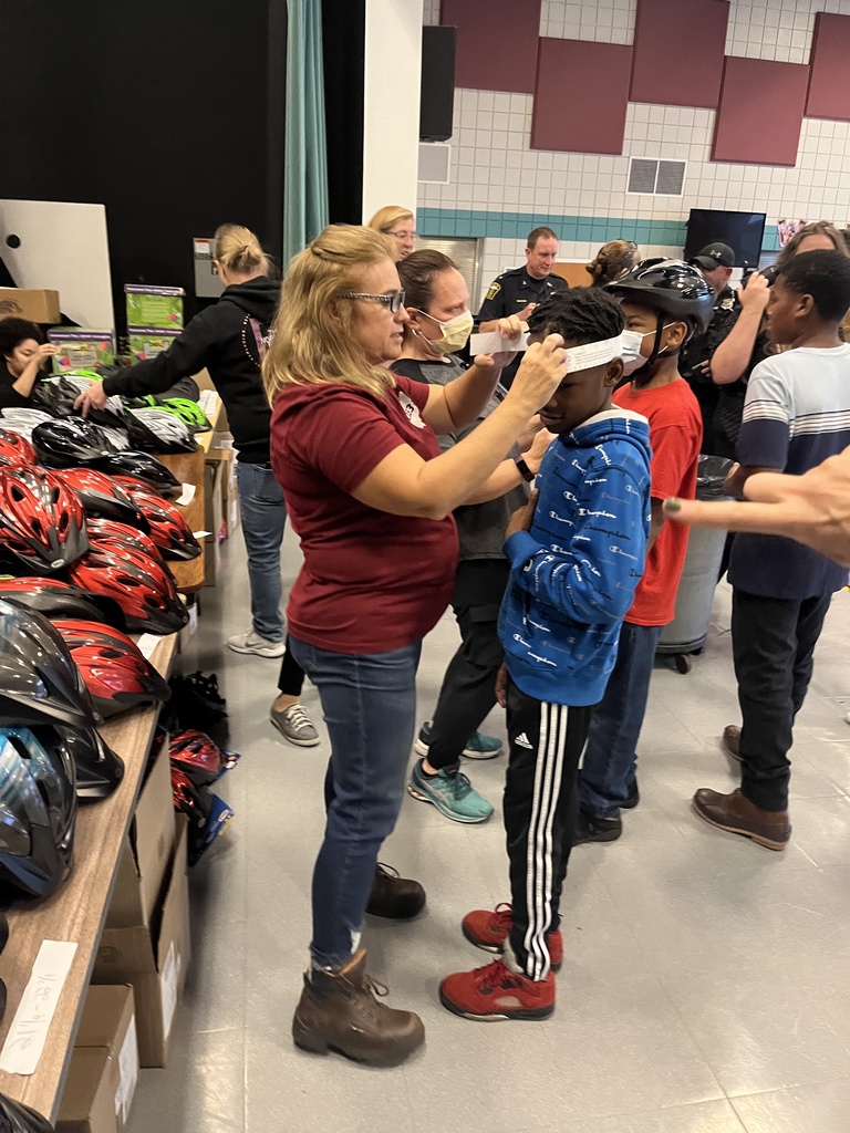 Every student at Shoreview Elementary School received a FREE bike helmet yesterday thanks to the generosity of Amazon CLE3. Volunteers from Euclid Police Department, University Hospitals Rainbow Babies & Children’s Hospital and Amazon all worked together to make sure each child was measured and received a well-fitting helmet to keep them safe when riding bikes, skateboarding or roller skating. Thanks to everyone involved in this important project for helping to keep all #oureuclid kids safe.